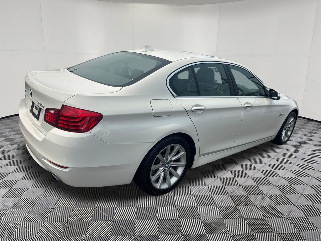 2015 BMW 5 Series view 5