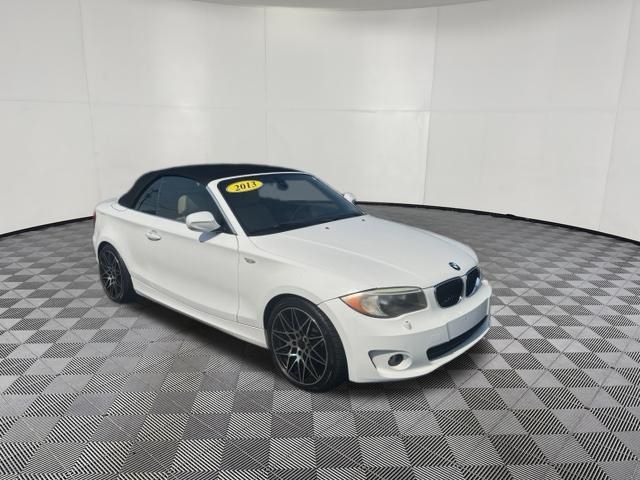 2013 BMW 1 Series view 3