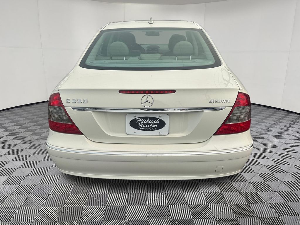 2007 Mercedes-Benz E-Class view 4