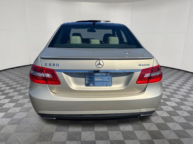 2010 Mercedes-Benz E-Class view 4