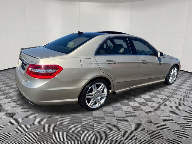 2010 Mercedes-Benz E-Class view 5