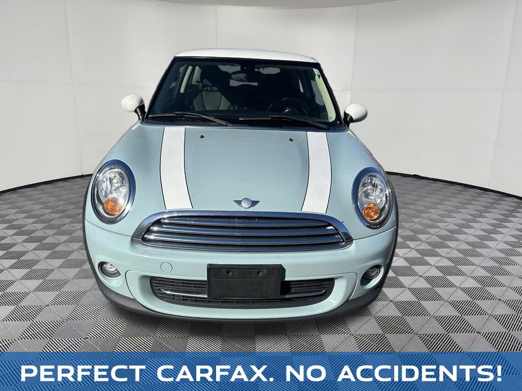 2013 MINI Cooper view 3