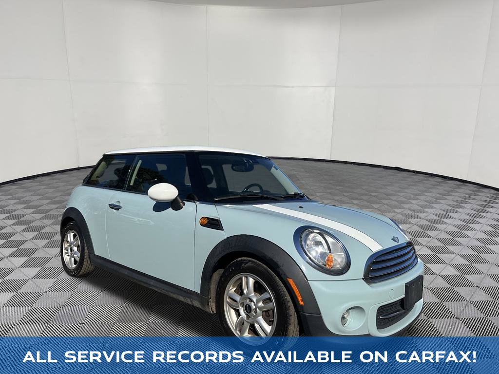 2013 MINI Cooper view 4