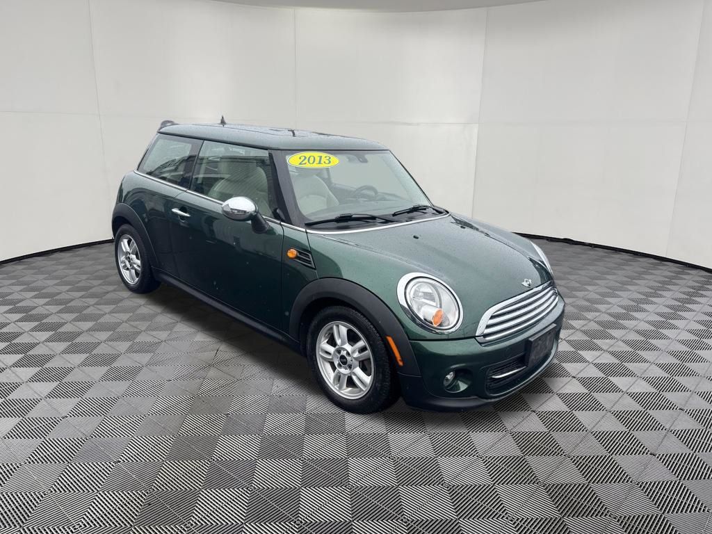2013 MINI Cooper view 3