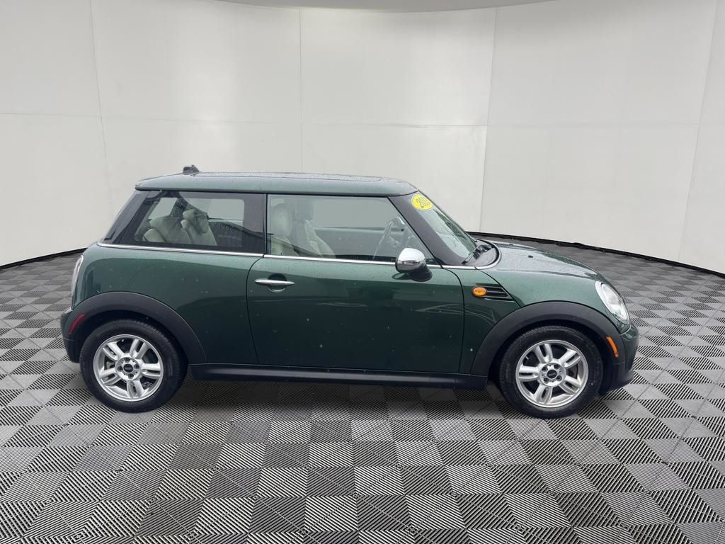 2013 MINI Cooper view 4