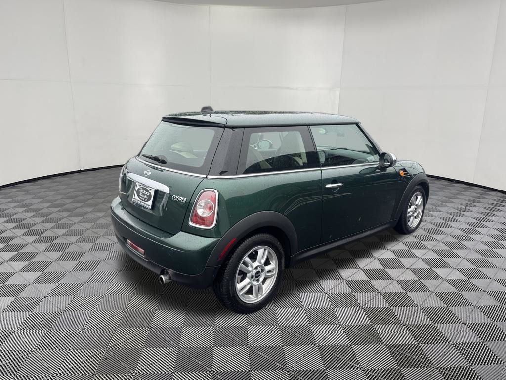 2013 MINI Cooper view 5