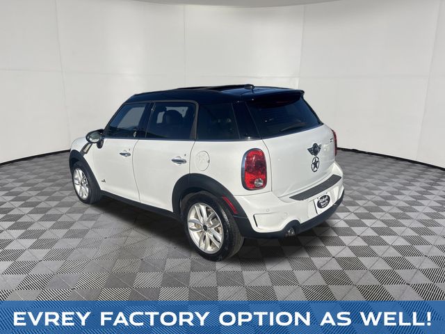 2014 MINI Cooper S Countryman view 3