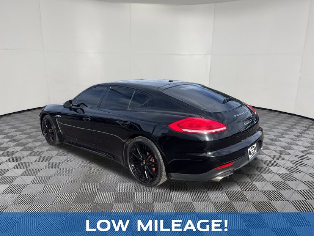 2015 Porsche Panamera view 4