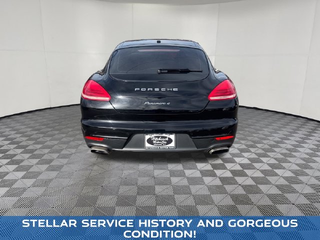 2015 Porsche Panamera view 5