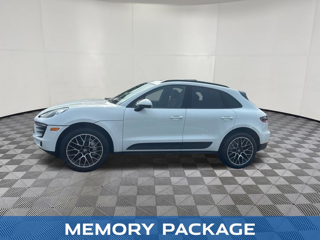2017 Porsche Macan view 2