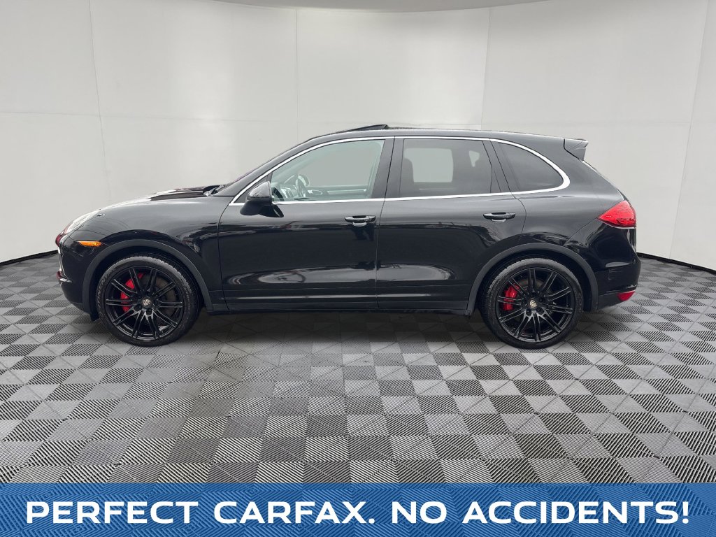 2011 Porsche Cayenne view 3