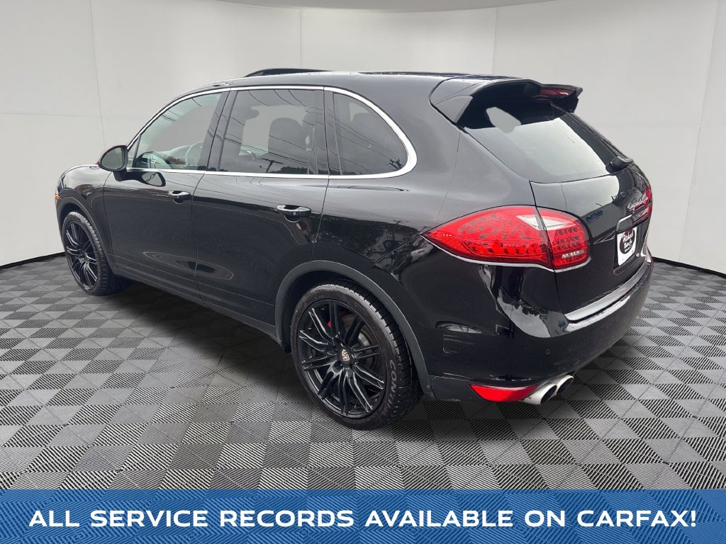 2011 Porsche Cayenne view 4