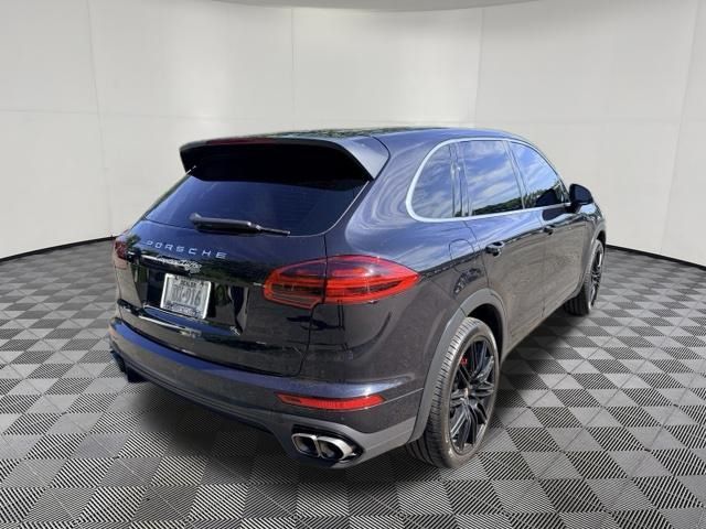 2015 Porsche Cayenne view 5