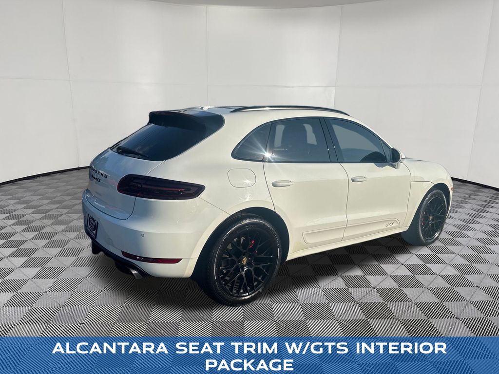 2017 Porsche Macan view 5