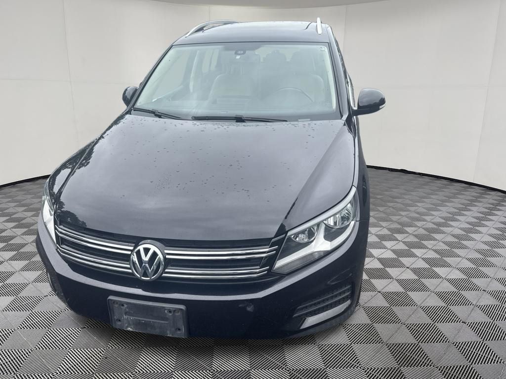 2017 Volkswagen Tiguan view 2