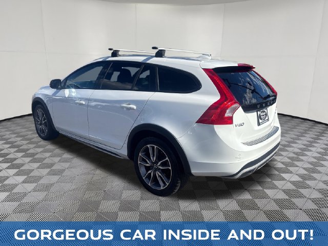 2018 Volvo V60 Cross Country view 4