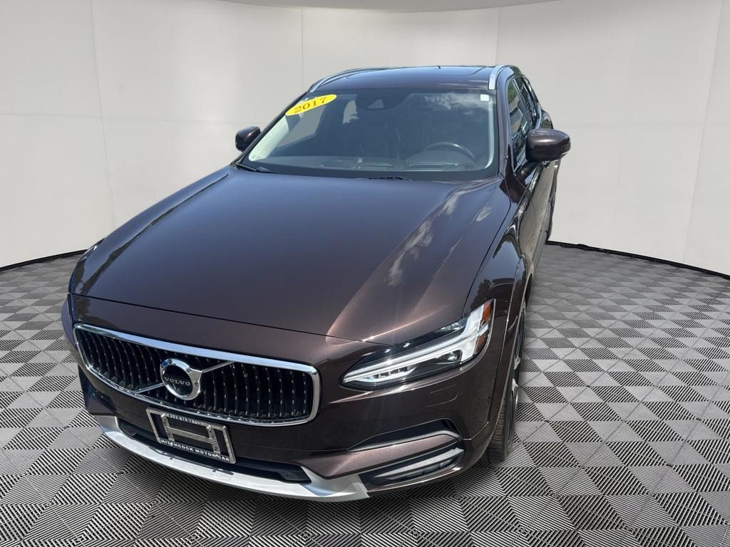 2017 Volvo V90 Cross Country view 2