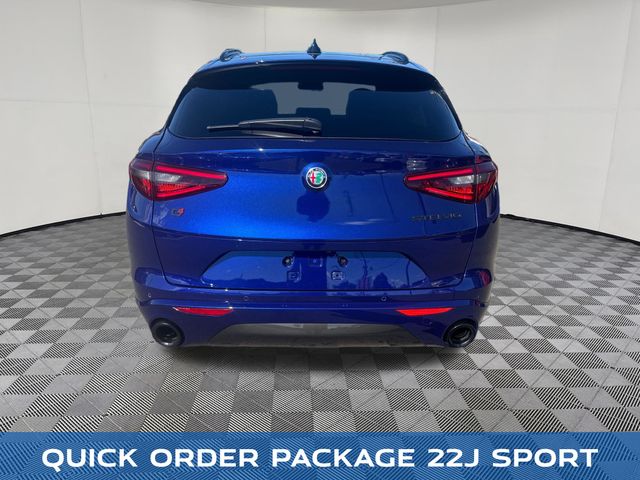 2020 Alfa Romeo Stelvio view 4