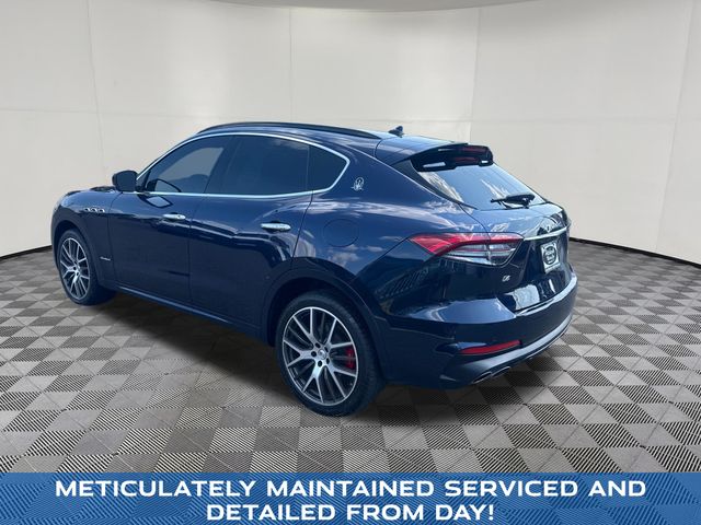 2021 Maserati Levante view 3
