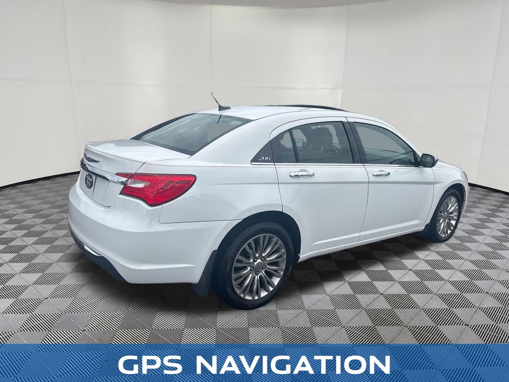 2011 Chrysler 200 view 5