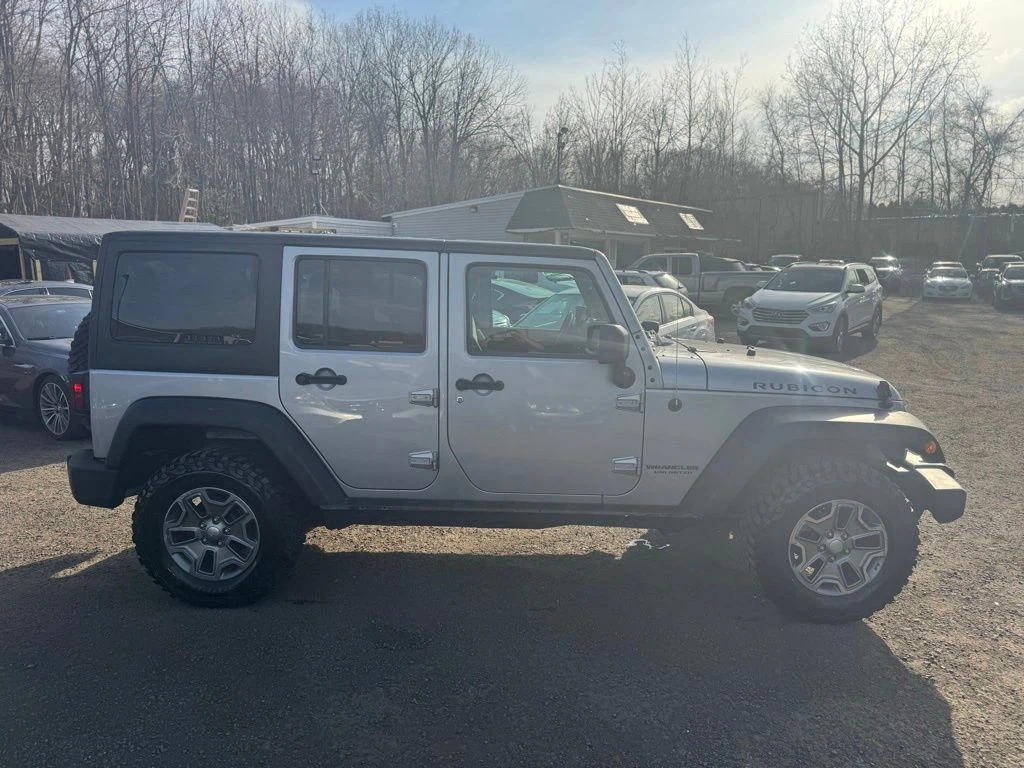 2017 Jeep Wrangler view 4