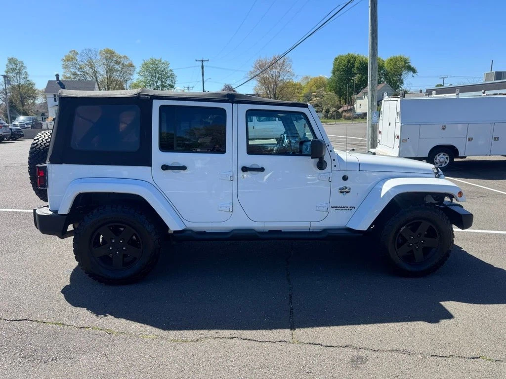 2012 Jeep Wrangler view 4