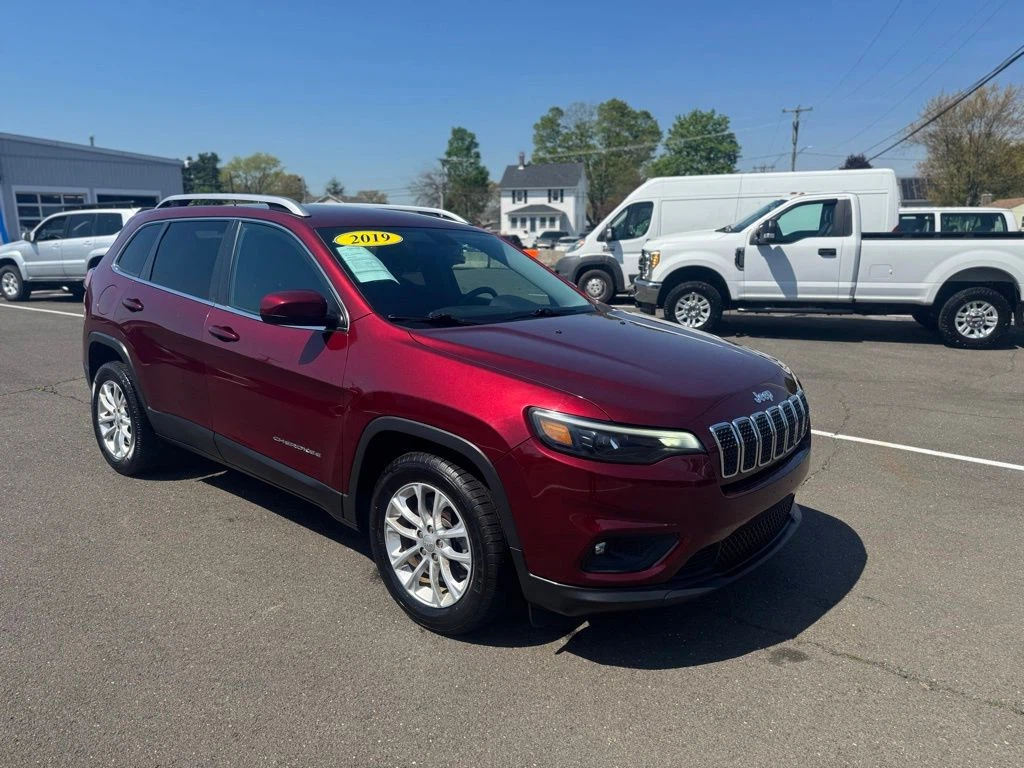 2019 Jeep Cherokee view 3