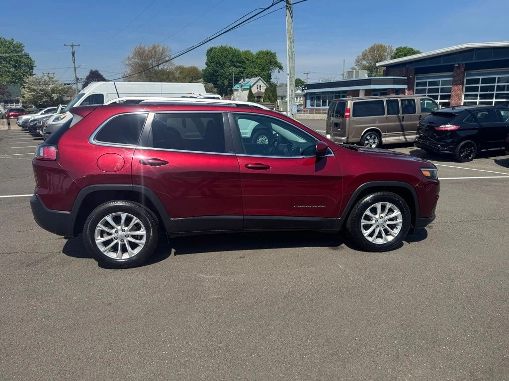 2019 Jeep Cherokee view 4