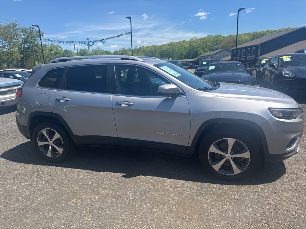 2019 Jeep Cherokee view 3