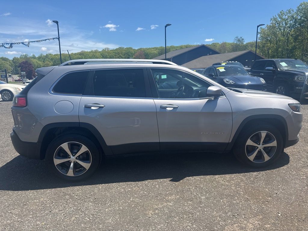 2019 Jeep Cherokee view 4