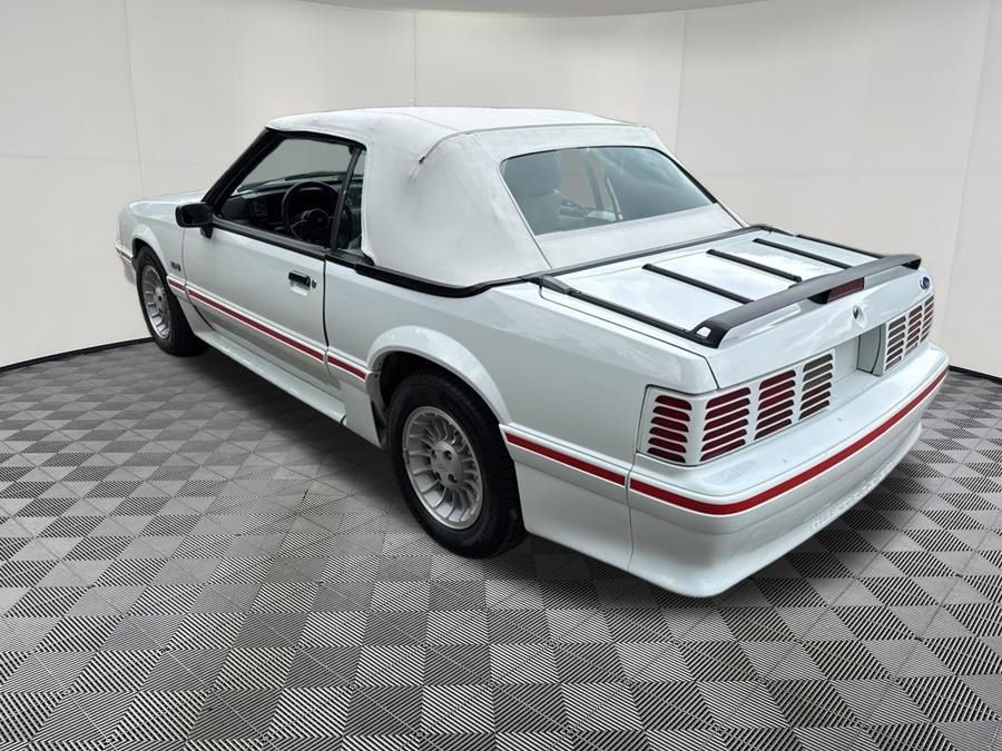 1989 Ford Mustang view 2