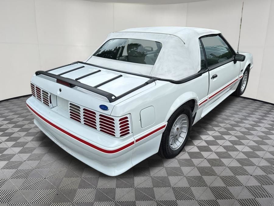 1989 Ford Mustang view 4