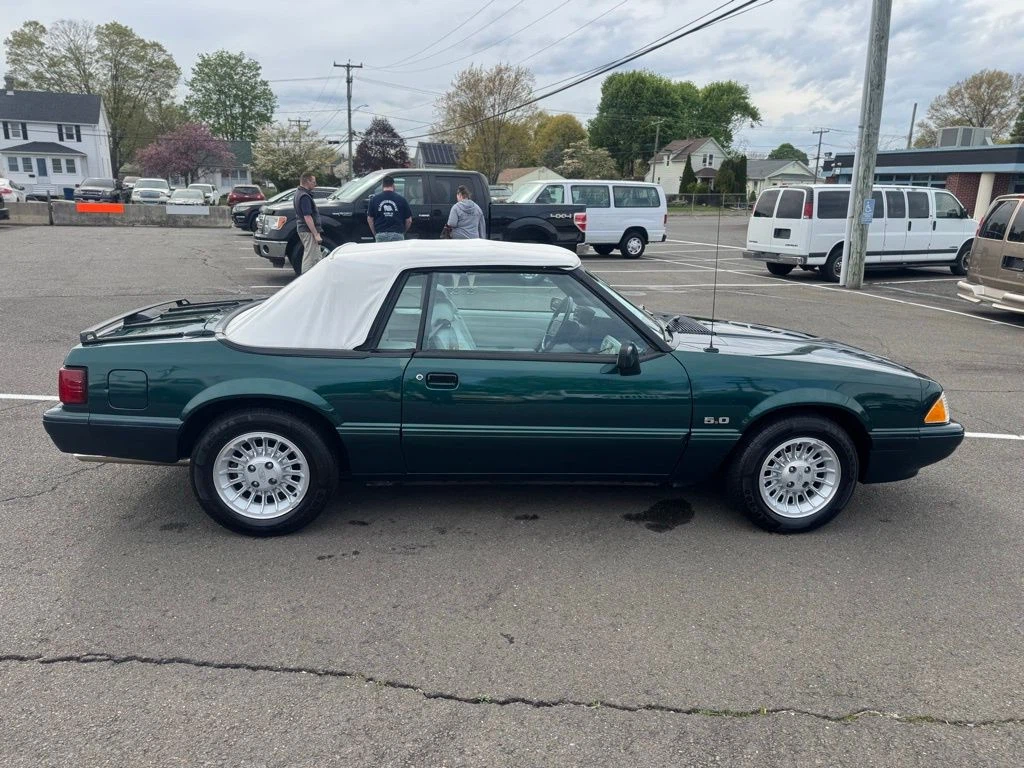 1990 Ford Mustang view 4