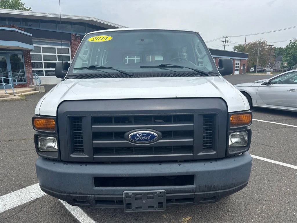 2014 Ford E-350SD view 4