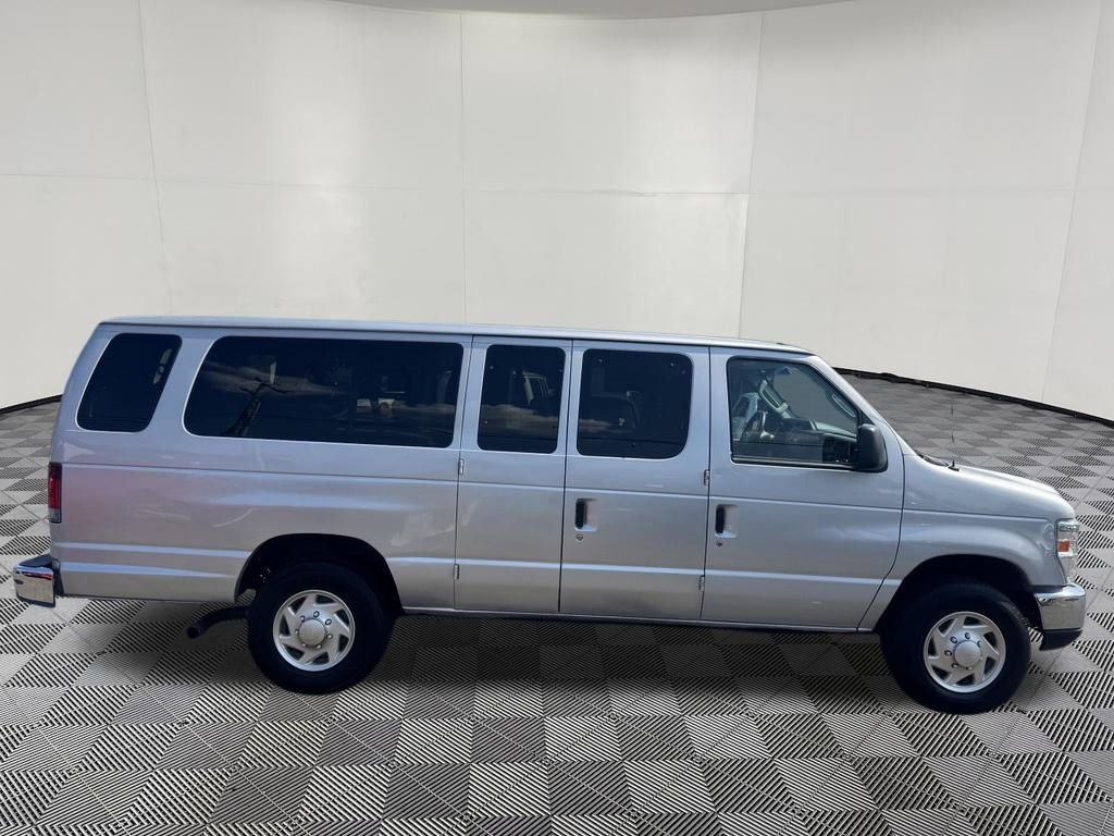 2012 Ford E-350SD view 4