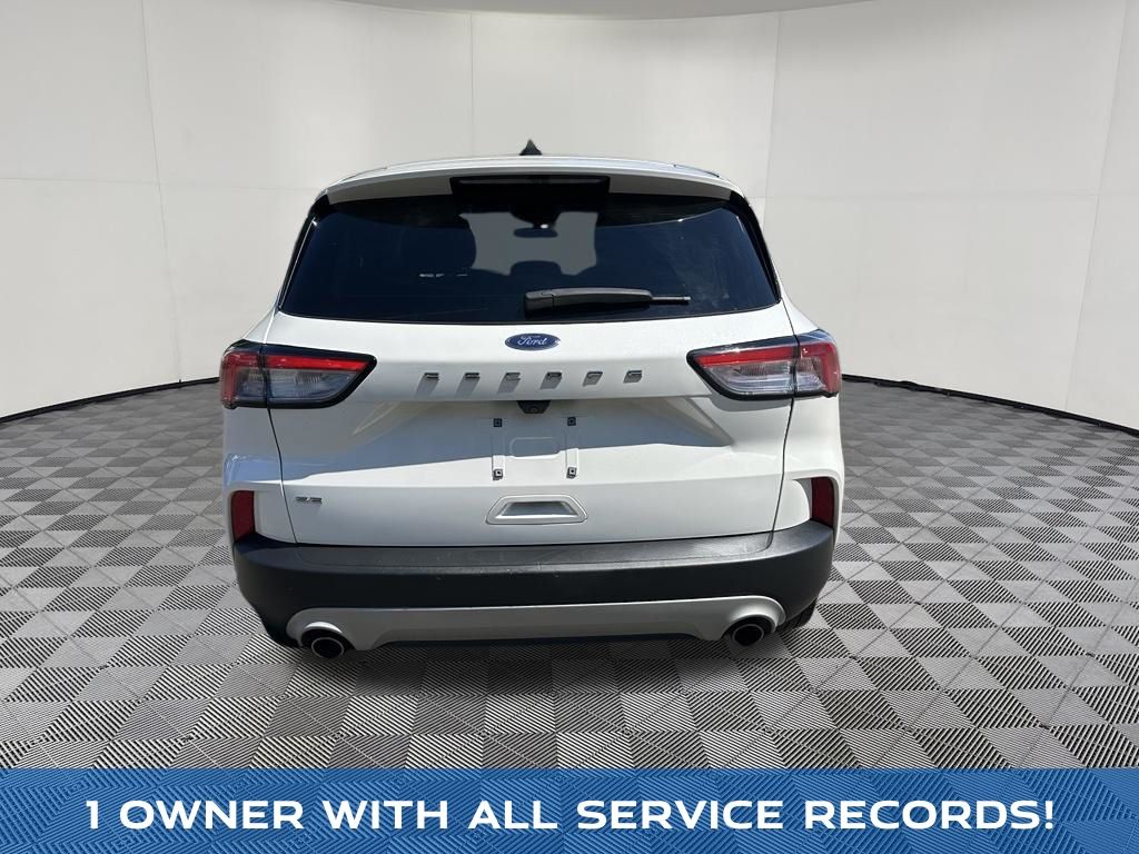 2022 Ford Escape view 4