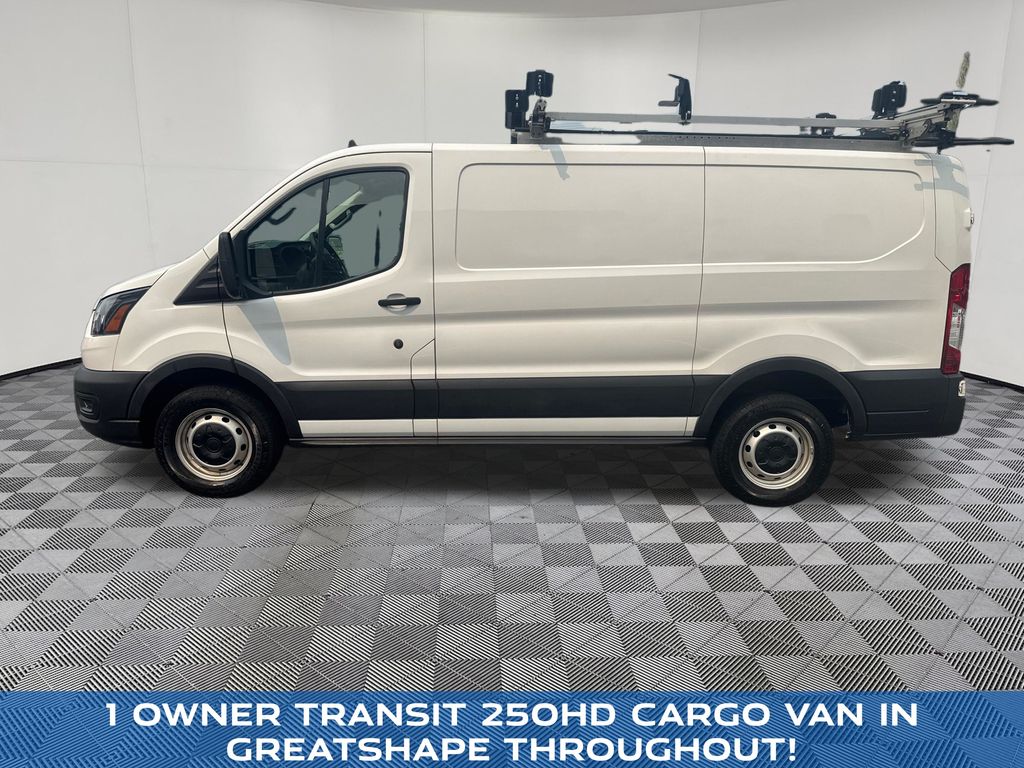 2022 Ford Transit-250 view 2
