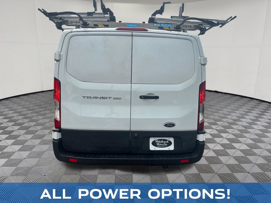 2022 Ford Transit-250 view 4