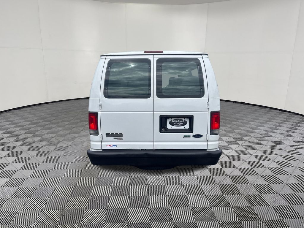 2014 Ford E-250 view 4