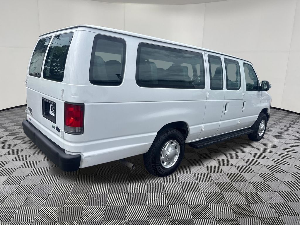 2014 Ford E-250 view 5