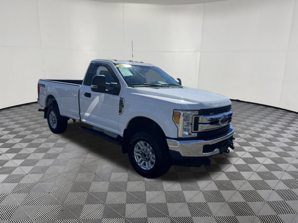 2017 Ford F-350SD view 3