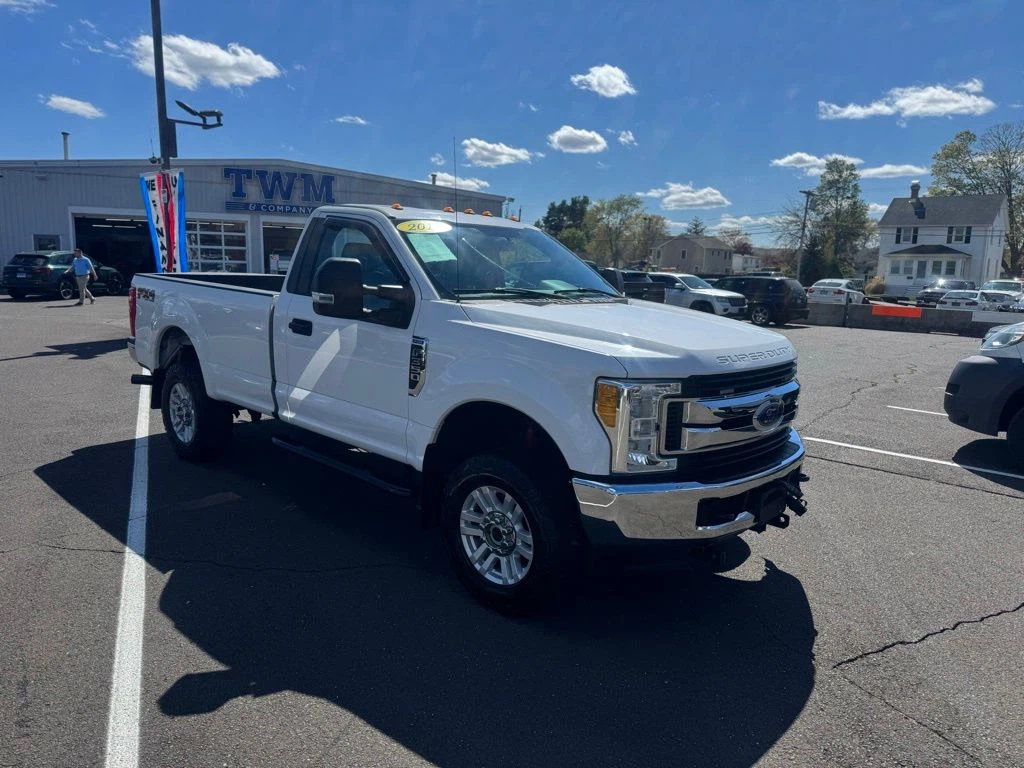 2017 Ford F-350SD view 3