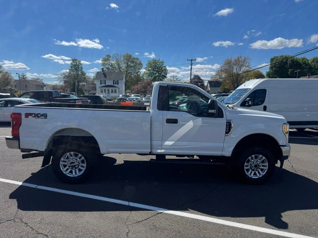 2017 Ford F-350SD view 4