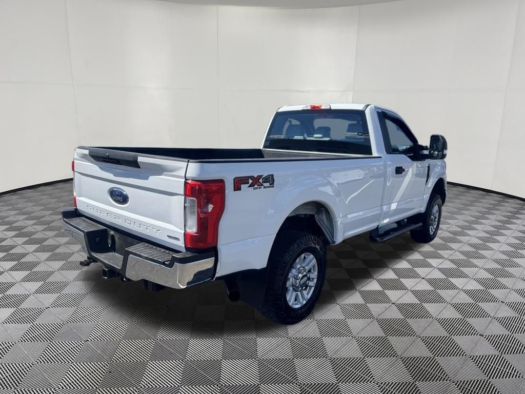 2017 Ford F-350SD view 5