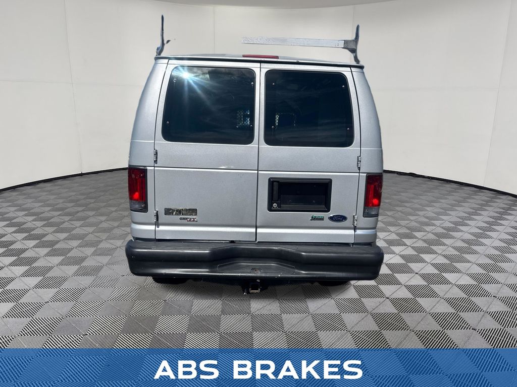 2012 Ford E-350SD view 4