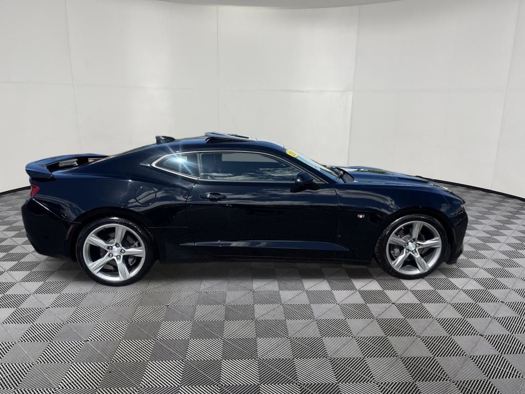 2016 Chevrolet Camaro view 4