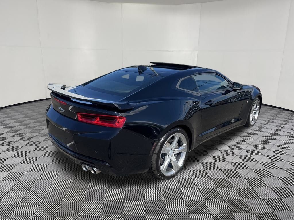 2016 Chevrolet Camaro view 5