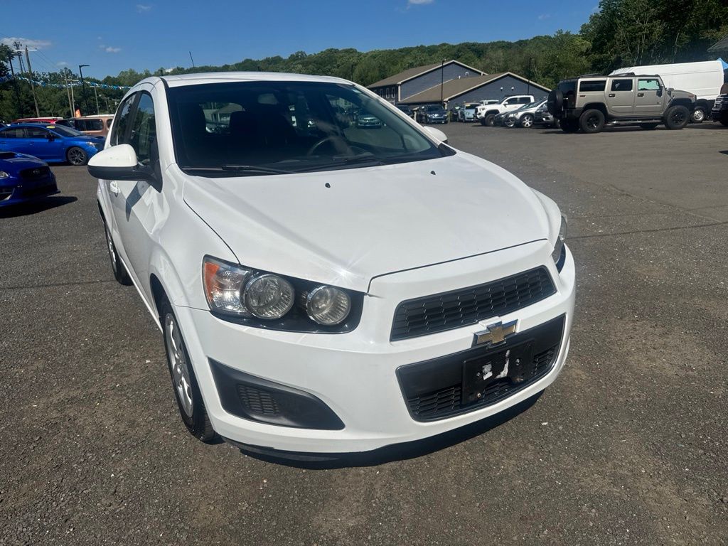 2014 Chevrolet Sonic view 4