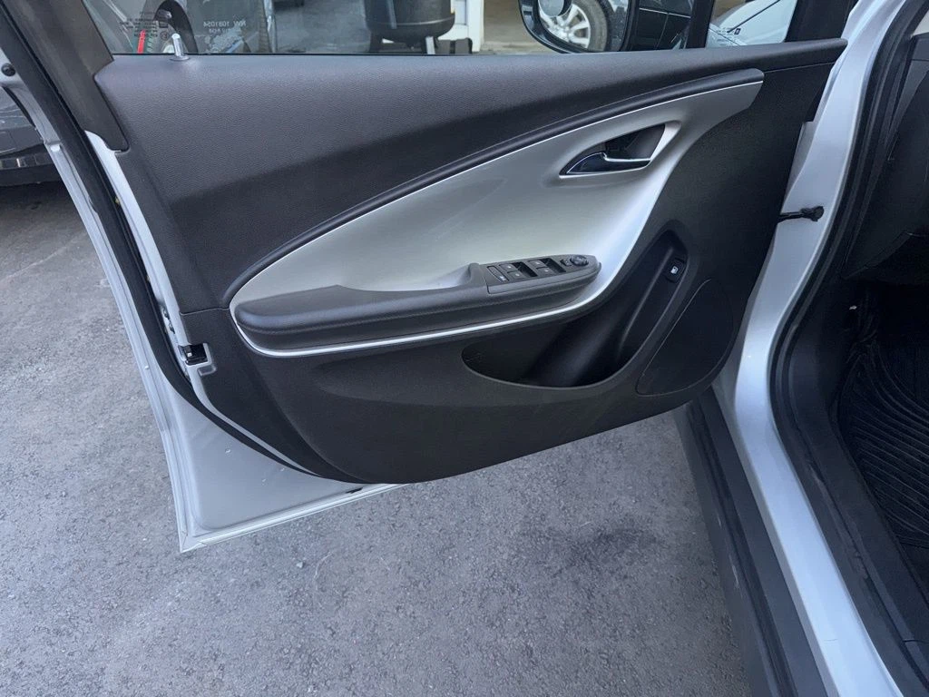 2014 Chevrolet Volt Base - Photo 29