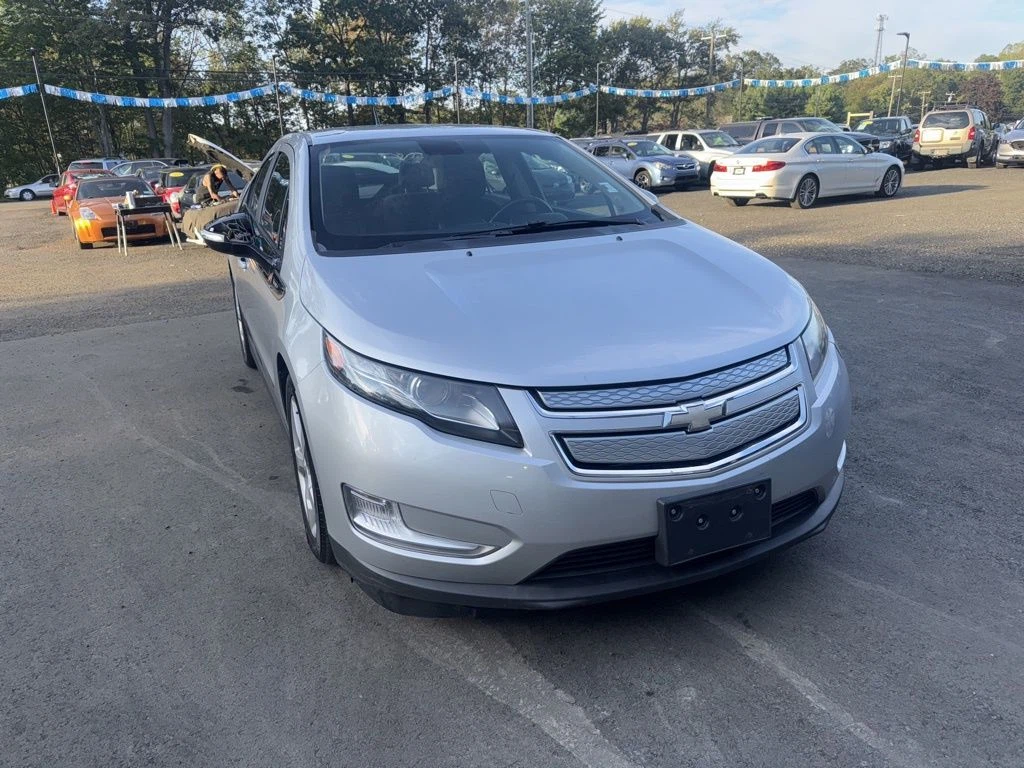 2014 Chevrolet Volt view 4